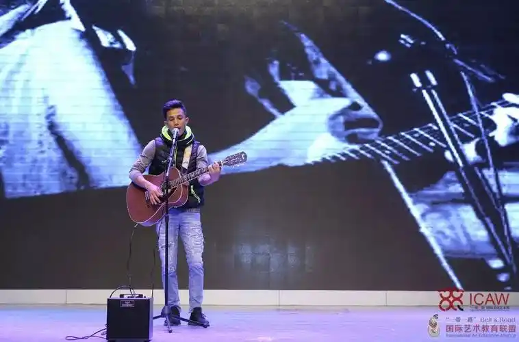 我校举办"一带一路"国际时装秀