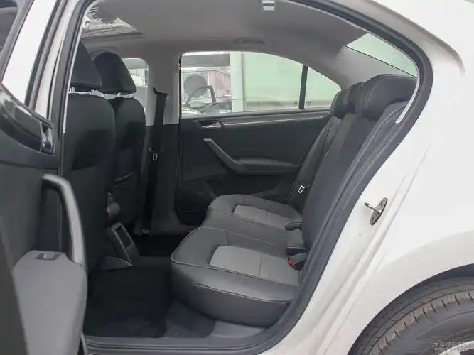 6l 手动豪华版内饰怎么样 桑塔纳购车手册_太平洋汽车