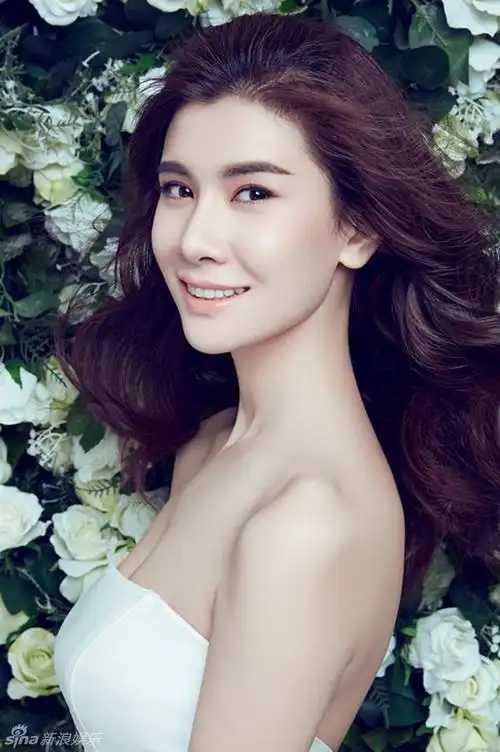 组图:王笛时尚大片曝光 花中仙子展现纯净之美_高清图集_新浪网