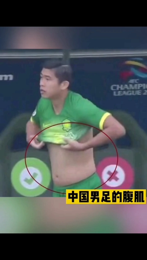 男足和女足的腹肌对比差别大了