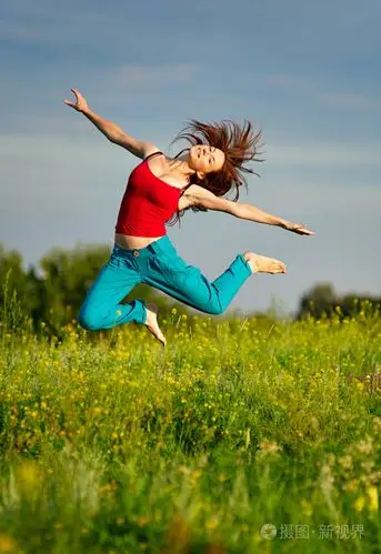 上一次日落跳跃的女人