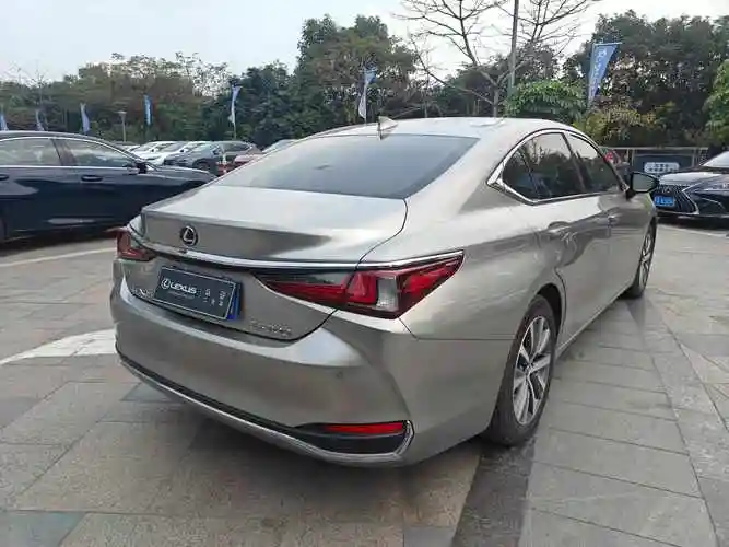 车型雷克萨斯es200豪华版