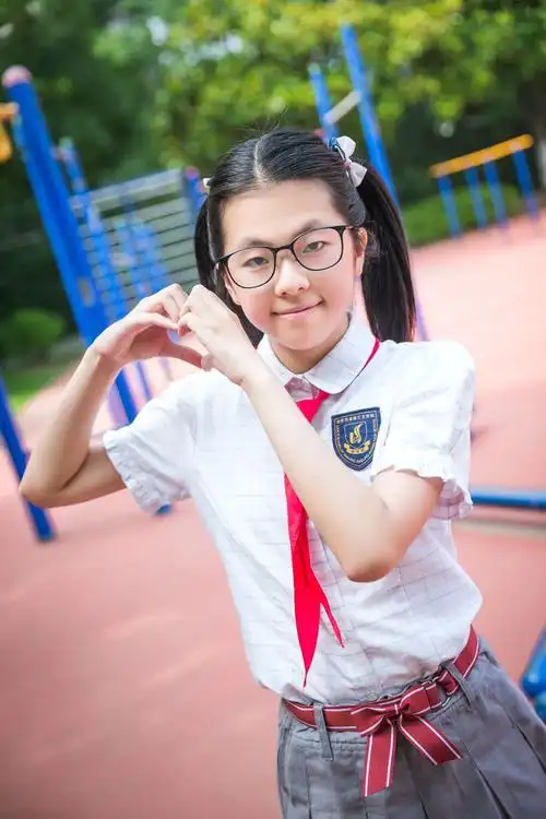 羊冰悦小学毕业照