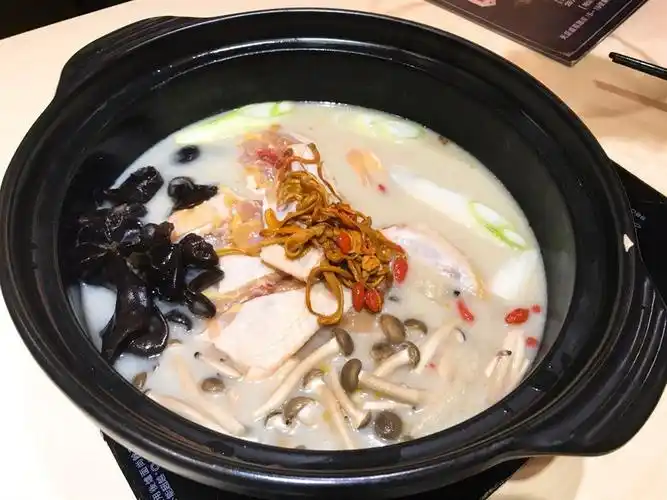 椰子鸡煲(半只) $ 128