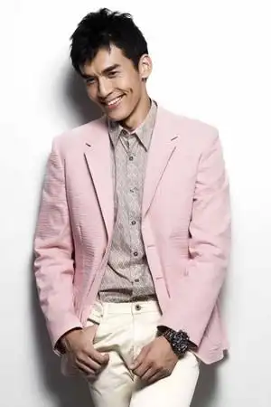 购买美容家电 享杨一展压墙「壁咚」服务