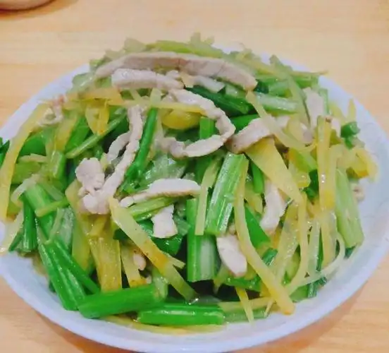 西芹土豆丝,家常小炒,简单又美味|瘦肉|芹菜|猪肉_网易订阅