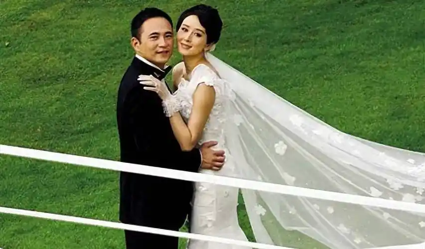 2008年,胡静与马来西亚富商朱兆祥结婚.