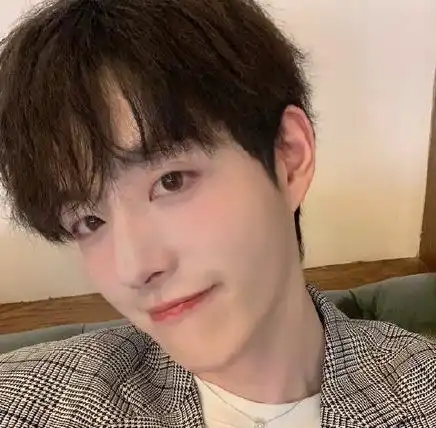 王喆现身公证处进行辟谣公证发布王喆2分钟视频的推特博主回应是p的