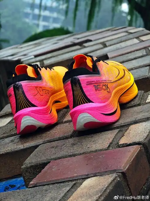 世界跑鞋中国特步#特步160x 5.0,这是你下半年期待的竞速跑鞋么?