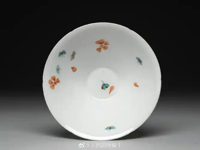 明 成化 斗彩梅蝶纹葵口碗 (一组四件)