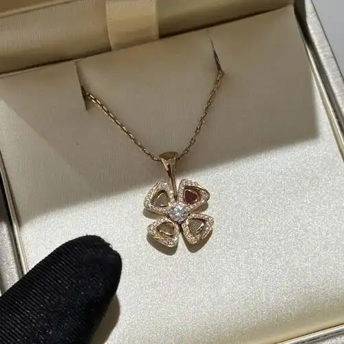 宝格丽四叶草项链