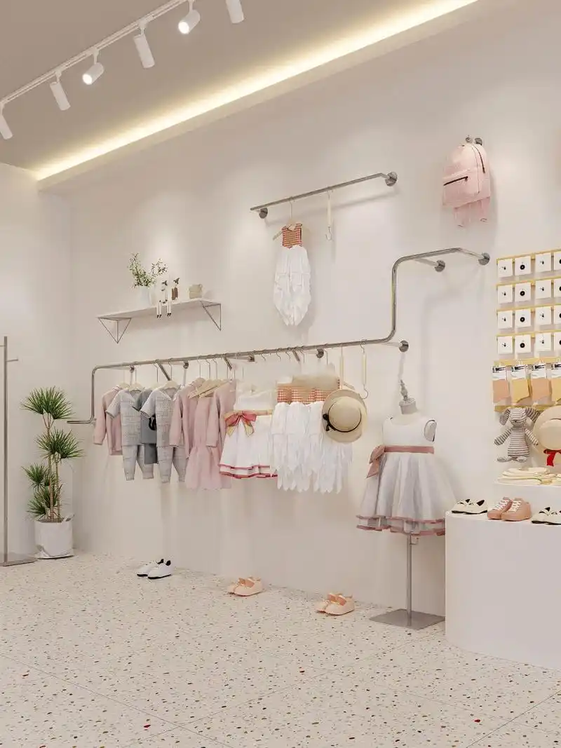 简约不锈钢拉丝本色,简单的造型更能凸显衣服的品质,对于店铺的装修更