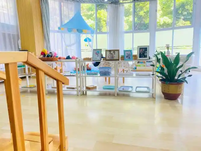 罗湖区曦龙蒙台梭利幼儿园ic班教室环境