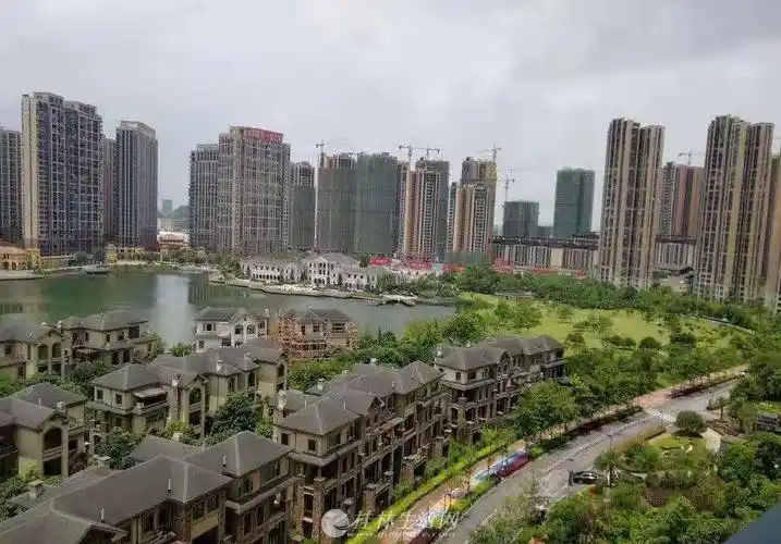 临桂麓湖国际空中墅一线湖景现房188平126万