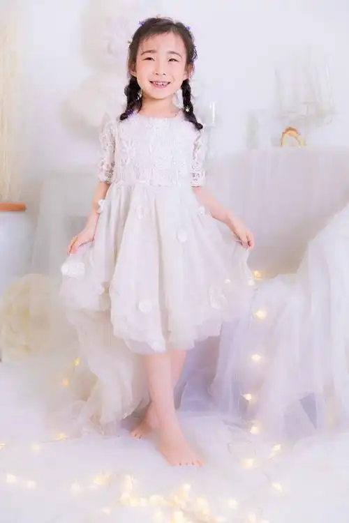 大家好,我是海区六完小一年级(4)班的刘紫怡,我是一个酷爱读书的女孩