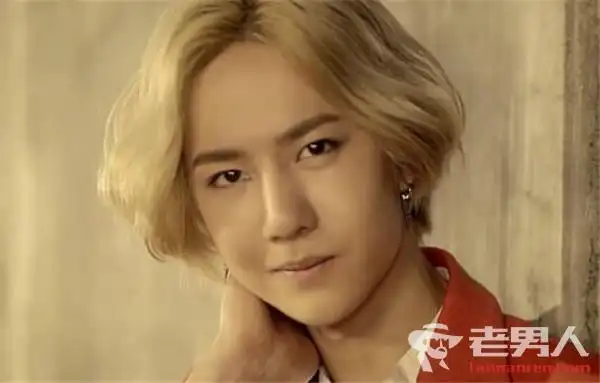 创造101导师王一博整容前后对比照曝光 高中竟长这样