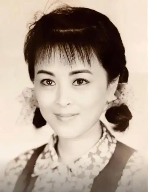 女星陈肖依曝光多张少女照唤起我们70年代的记忆意外看到了刘庆棠