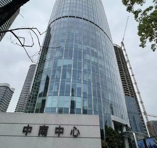 【11图】市中心 中南中心带桌椅写字楼办公!