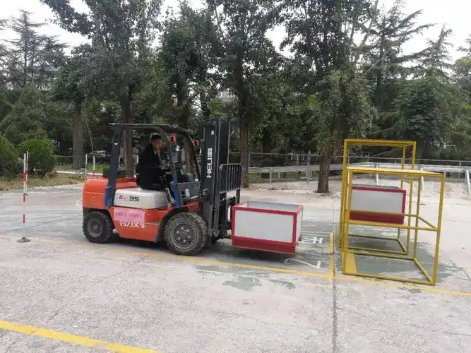 叉车司机取证考试圆满结束