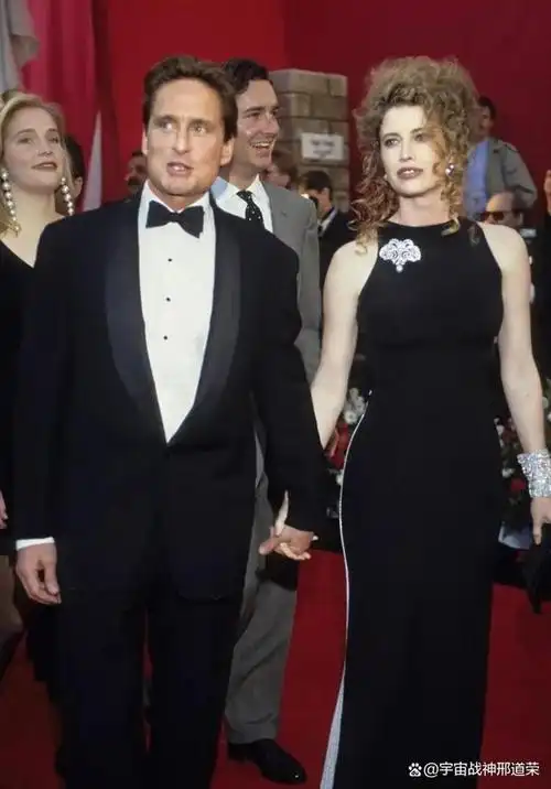 泽塔琼斯:嫁给二婚花心影帝,厮守22年,丈夫出轨也不离婚