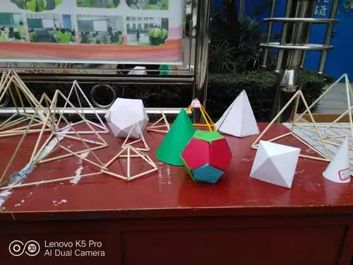 立体几何模型展----数学教研组学科大型活动