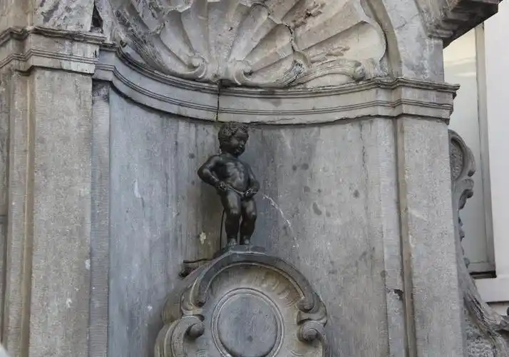 【携程攻略】布鲁塞尔撒尿小童景点,撒尿小童像,又译为尿尿小童,小于