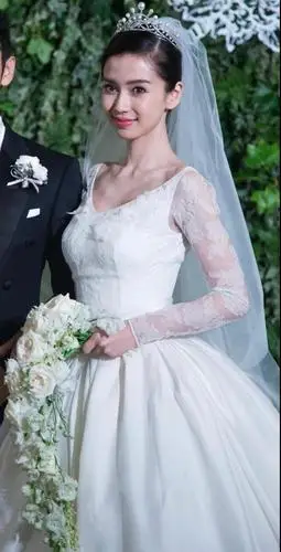 女星的婚纱造型,唐嫣华丽梦幻,刘诗诗优雅清新