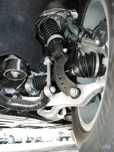 奥迪q7 2013款 35 tfsi技术型(200kw)