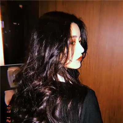 高冷好看的黑色系女生真人头像图片