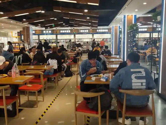 【11图】校园食堂窗口直租无转让费,可教技术,可做各种小吃月入三万