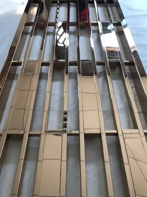 镜面古铜色不锈钢屏风玫瑰金封板不锈钢隔断细节图-搜了网