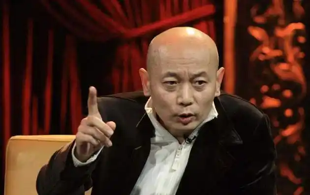 春晚语言类节目微缩社会热点 葛优拆穿违法行为