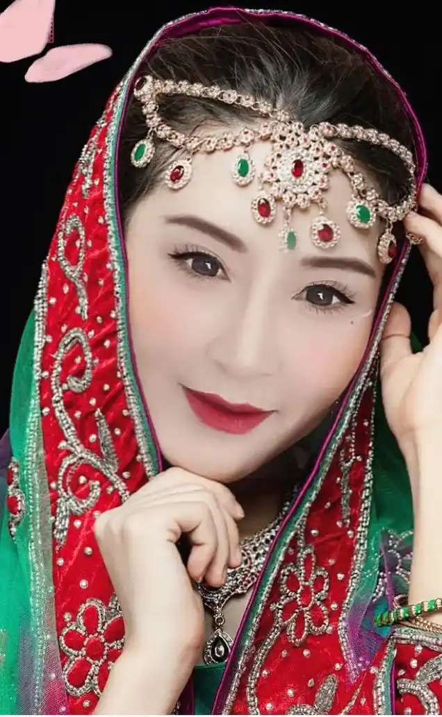 阿鲁阿卓天籁之音演唱《回到拉萨》一起去向往的布达拉宫.