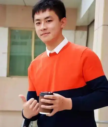 "多面体"的扮演者邢凯轩是在母亲的陪伴下去面试《快乐星球》的,当时