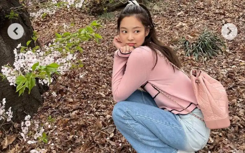 blackpinkjennie四月ins更新粉色jennie好春天chanel2021新款好适合