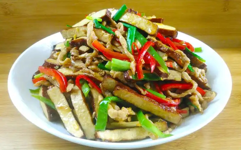 香干炒肉丝这样做特别香,营养丰富色香味俱全,下酒又下饭