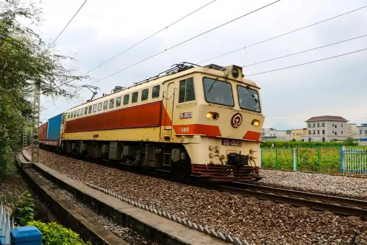 烧鸡韶山7型电力机车