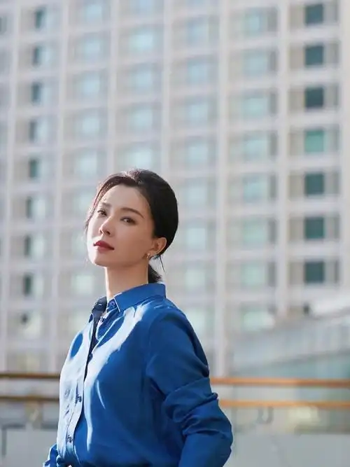 陈数穿牛仔裤短发(陈数也太会穿了)(8)