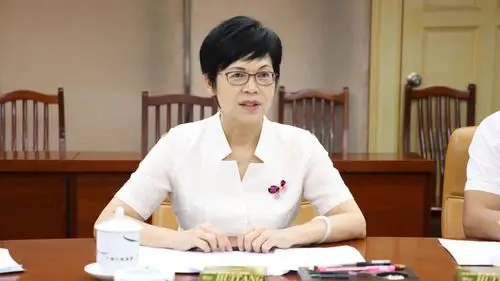 杨静华听取桂林旅游学院特色办学情况汇报