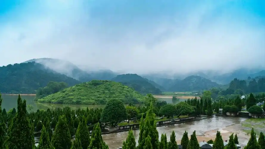 金钟永久墓园位于 a href="#" data-lemmaid="2519772">花都区 /a> a