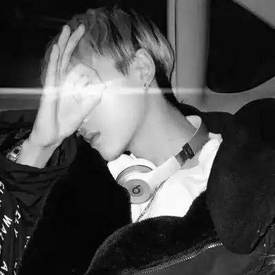 男生头像 痞帅 黑白