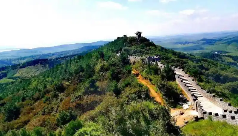 大龙山文化园是乡村旅游的标杆,也是公主岭市发展文旅产业的一个缩影.