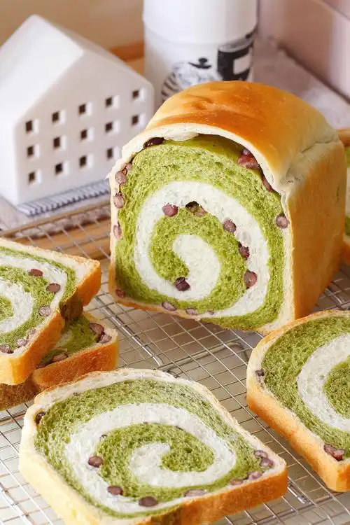 抹茶蜜豆吐司 一款集美味和颜值共存的吐司,奶香味面包 抹茶味面包