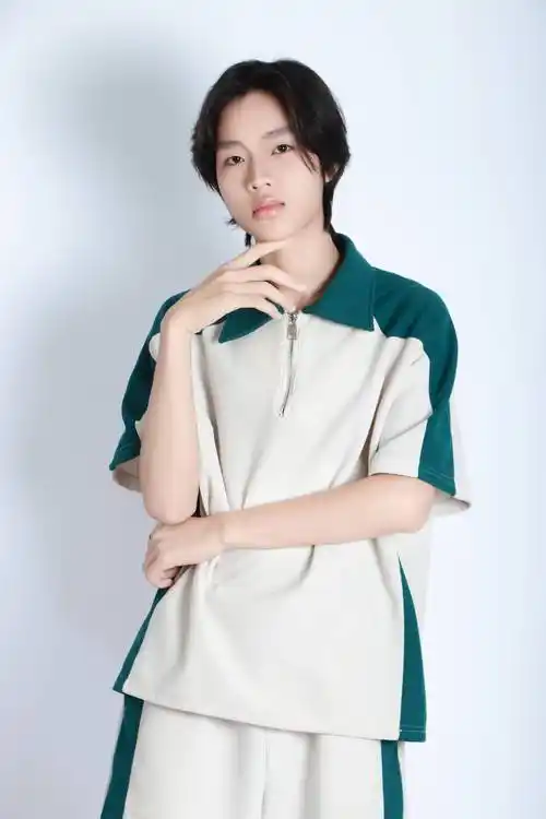 时尚前沿,模特刘岳有风采等你发现