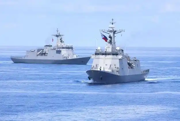 中菲撞船同一天,开向仁爱礁的解放军舰队,足够全灭菲律宾海军|南沙群
