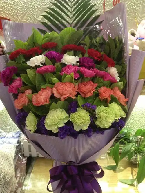 神圣之花康乃馨花束