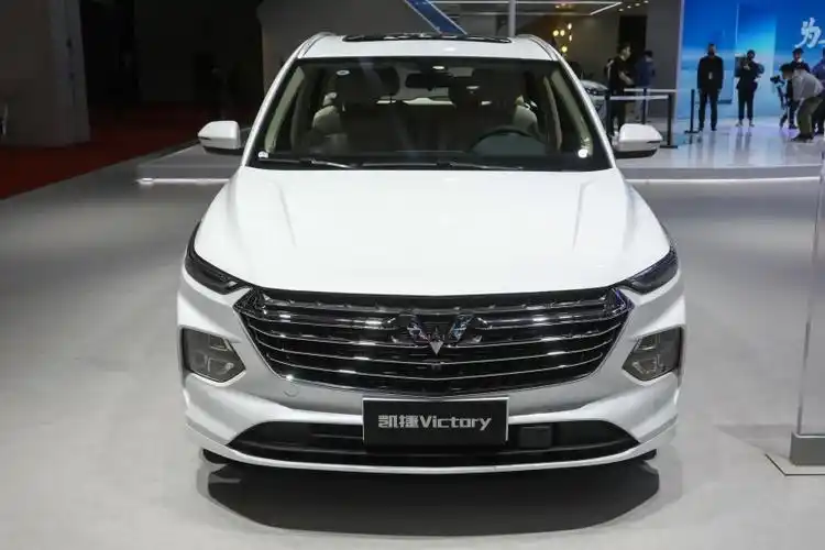 家里人多,买车建议选mpv,五菱银标六座车,自动挡9.58万起