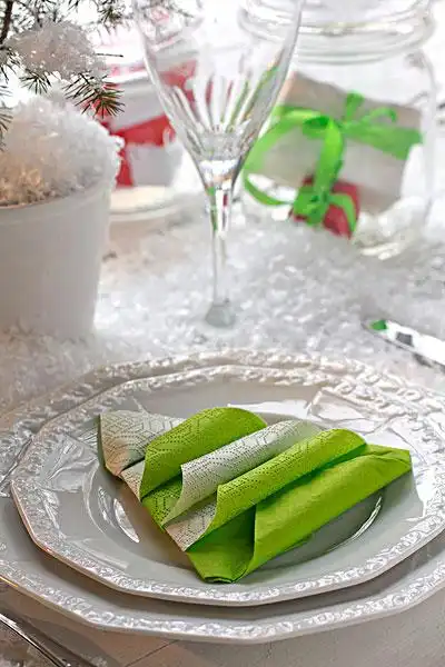 白色,餐具摆放,绿色,餐巾纸,折叠,圣诞树,人造,雪,桌上