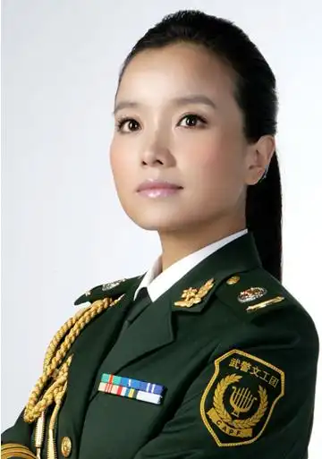 现为中国武警文工团国家二级演员.民族兼通俗唱法.