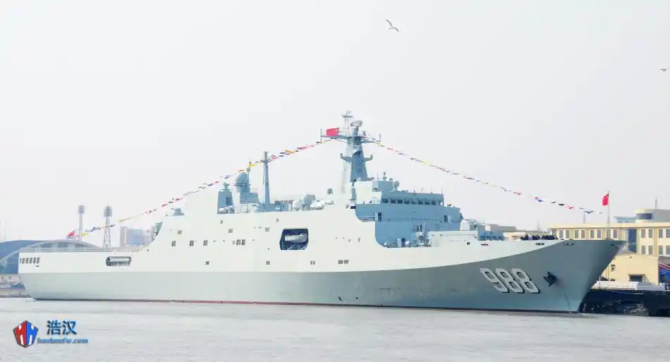 新年首舰:2万吨级沂蒙山舰满旗入列东海舰队